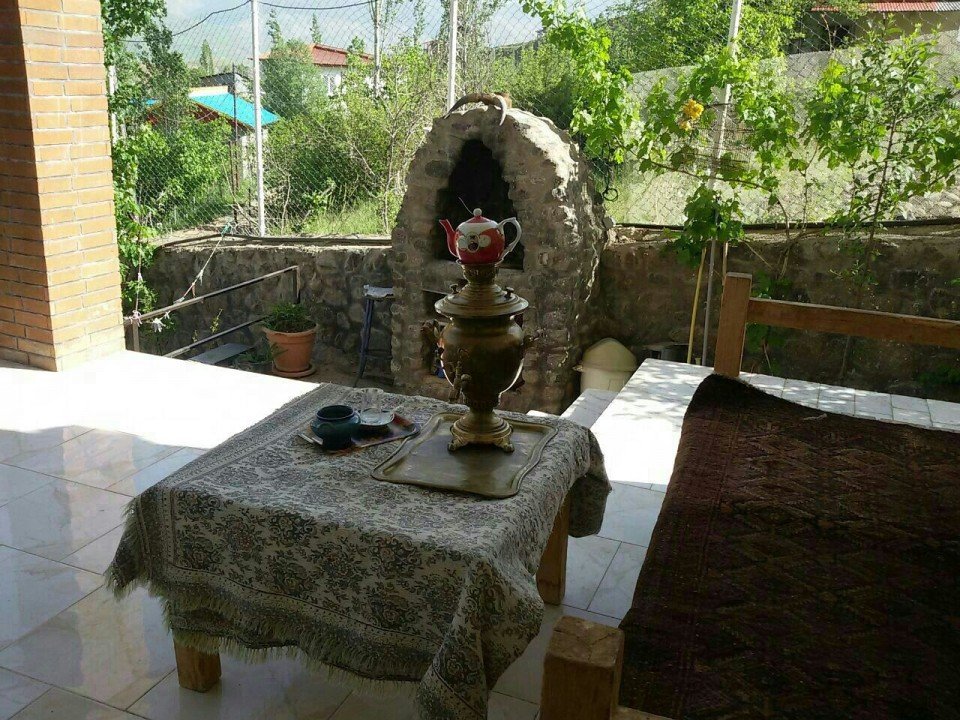 بخشی از بالکن با دکور درخواستی مسافر