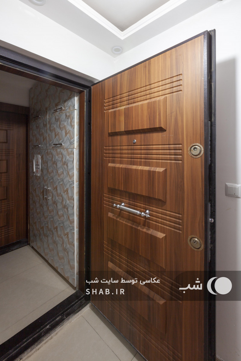 در ورودی