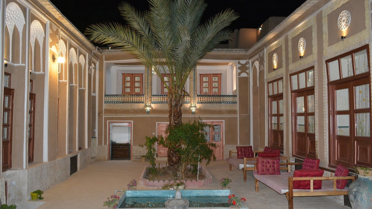 حیاط