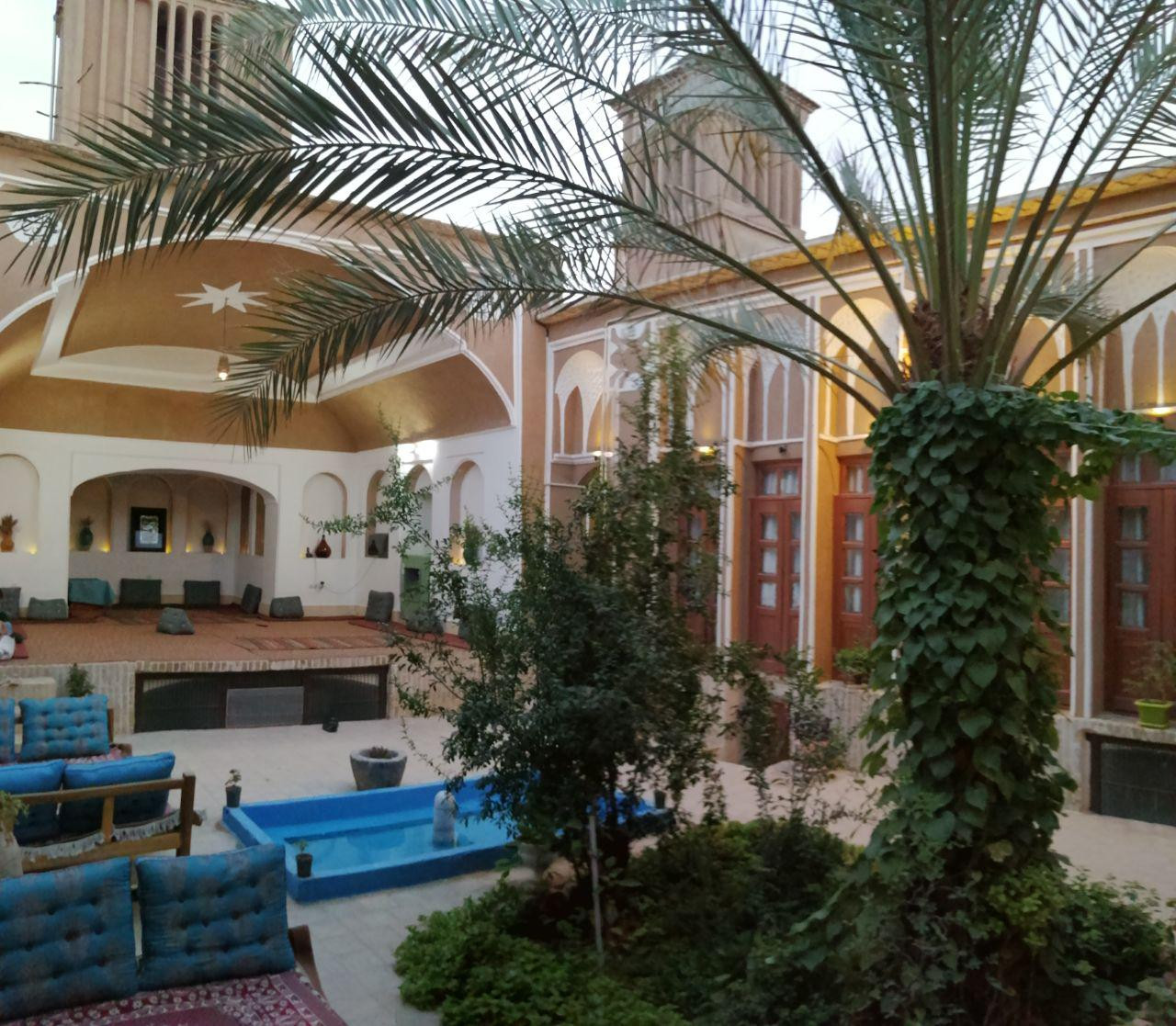 حیاط