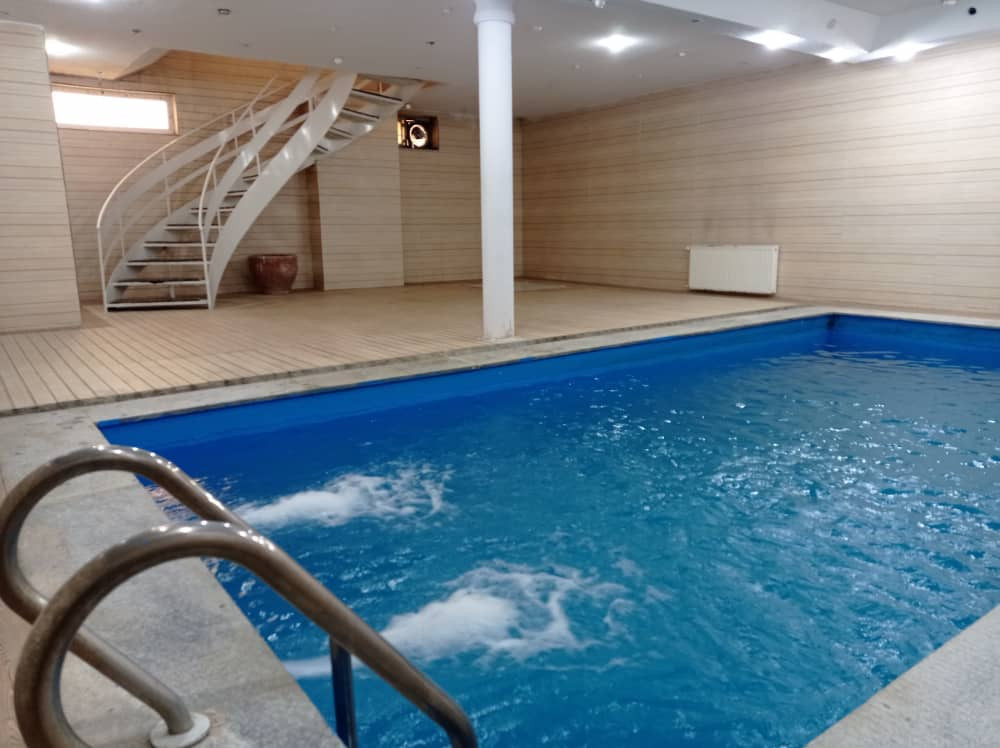 استخر سرپوشیده استخر سرپوشیده