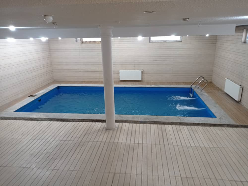 استخر سرپوشیده استخر سرپوشیده