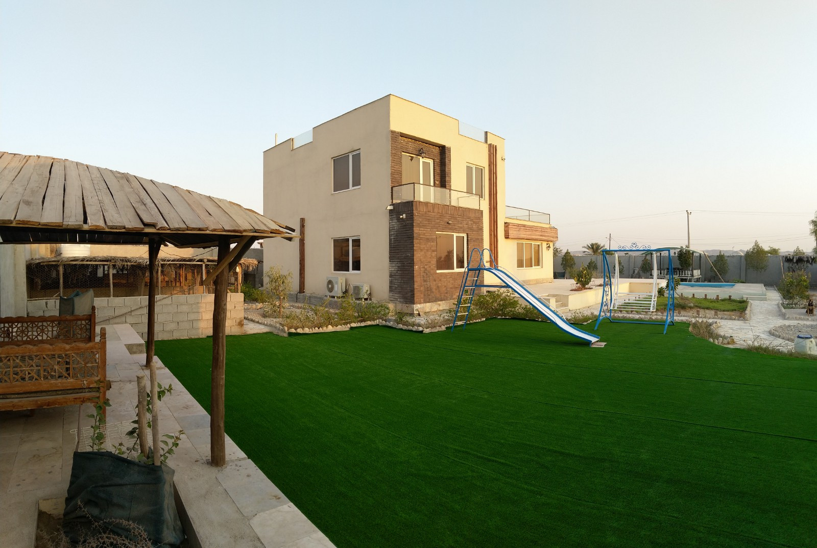 زمین چمن ورزش و بازی زمین چمن ورزش و بازی