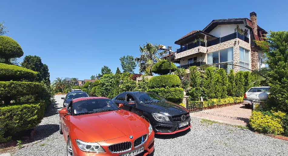 نمای اقامتگاه و حیاط نمای اقامتگاه و حیاط