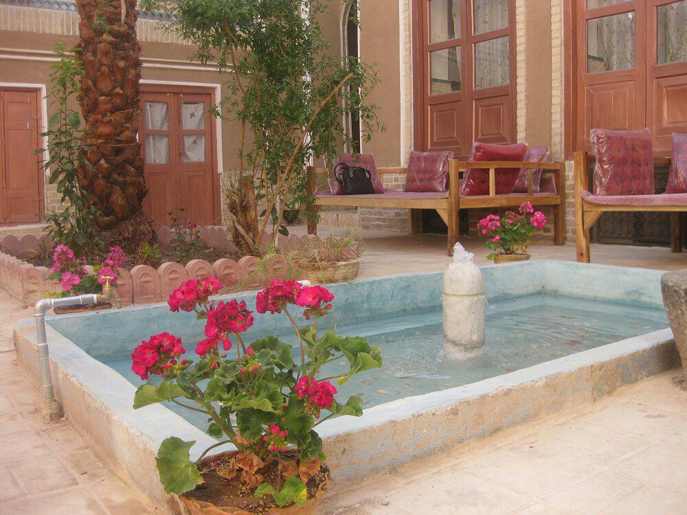 حیاط