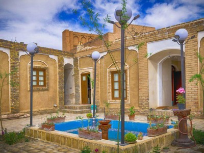 اقامتگاه بومگردی گلستان 
 ادیب اتاق شاه نشین