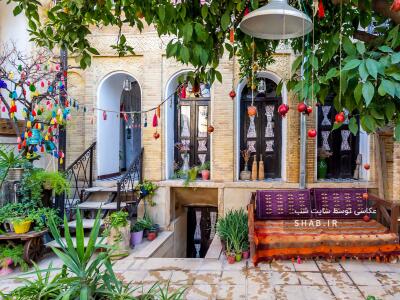 اقامتگاه بومگردی ترنجستان (اتاق قاجاریه)