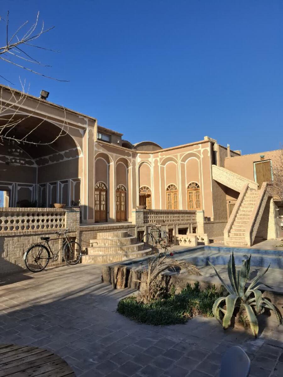 حیاط حیاط