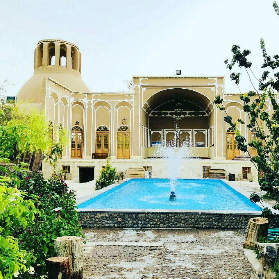 حیاط