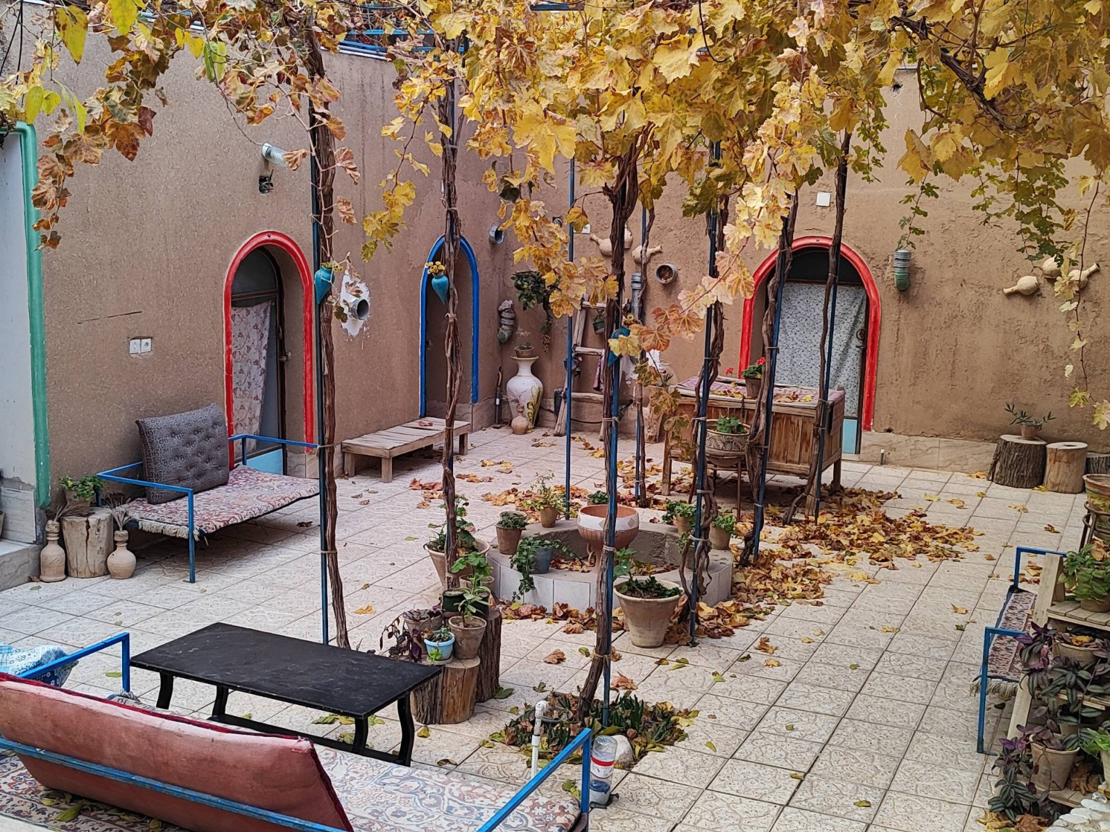 نمای بیرونی ساختمان