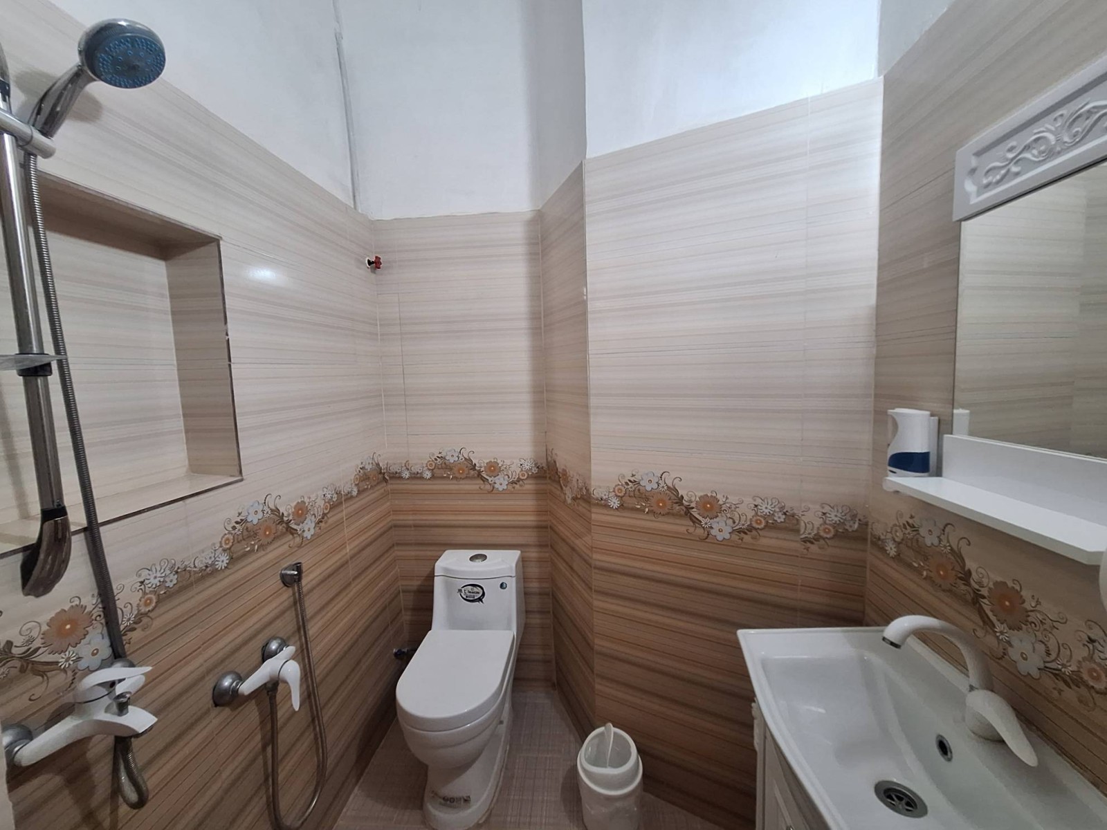 سرویس بهداشتی و حمام