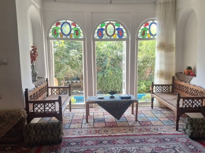 بومگردی"عمارت بانو" اتاق سه‌دری + صبحانه و پارکینگ