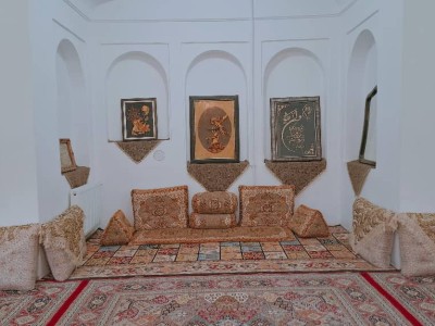 بومگردی"عمارت بانو" اتاق سه‌دری + صبحانه و پارکینگ