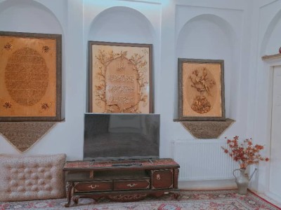 بومگردی"عمارت بانو" اتاق سه‌دری + صبحانه و پارکینگ