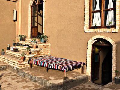 اقامتگاه"میرزا غلامحسین خان"اتاق 15متری2