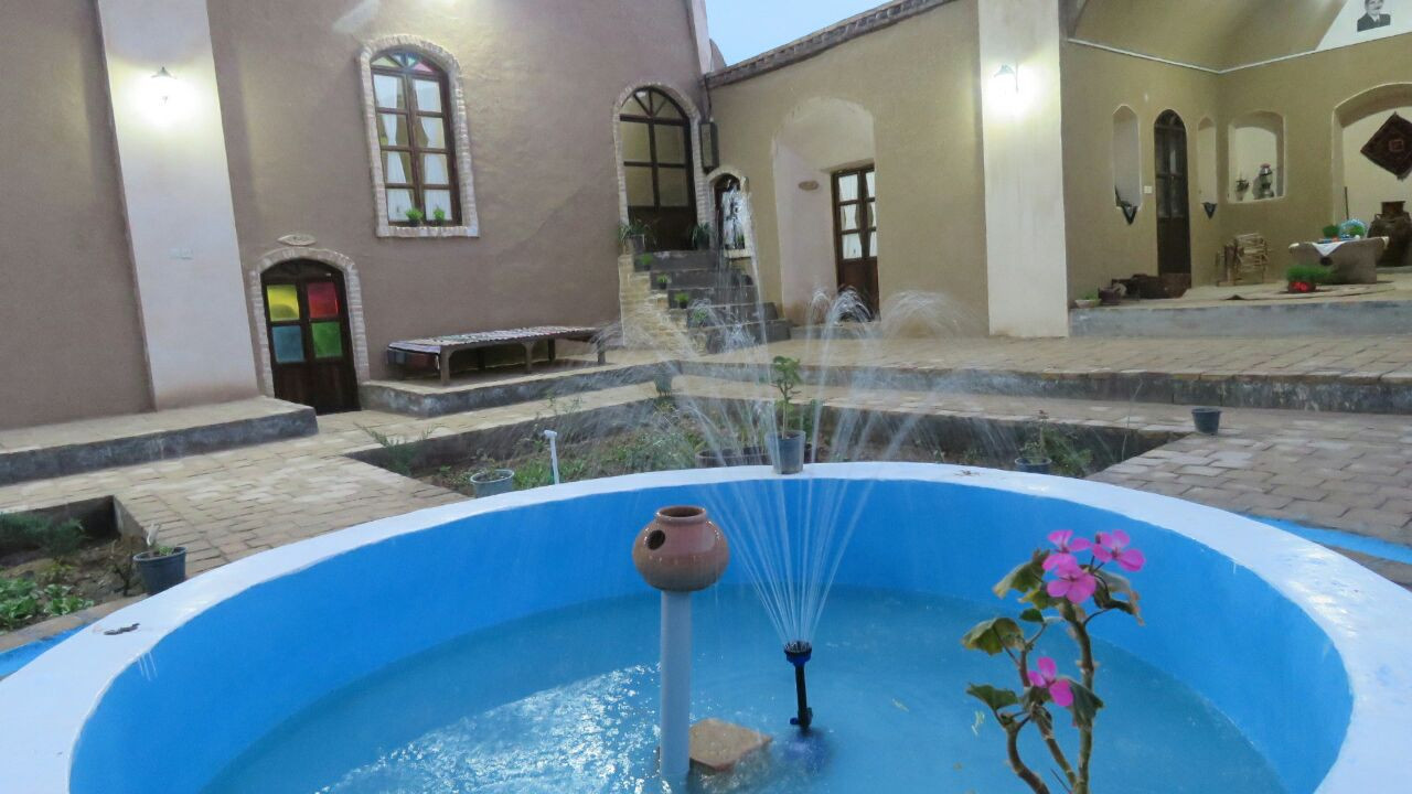 حیاط