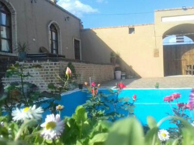 اقامتگاه"میرزا غلامحسین خان"اتاق 12متری 1