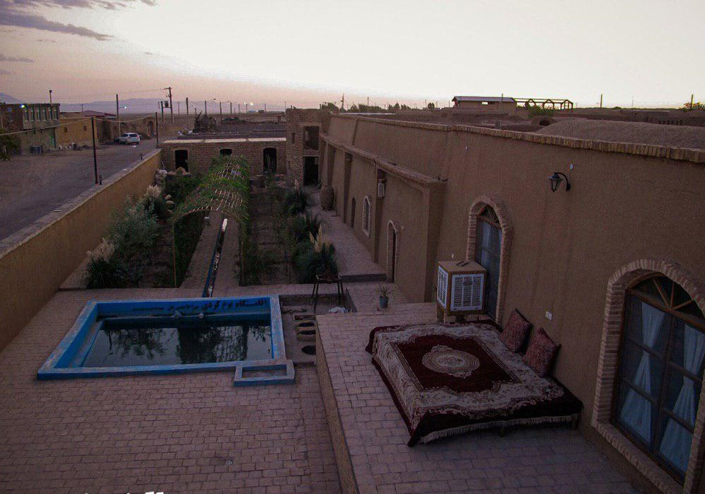 حیاط