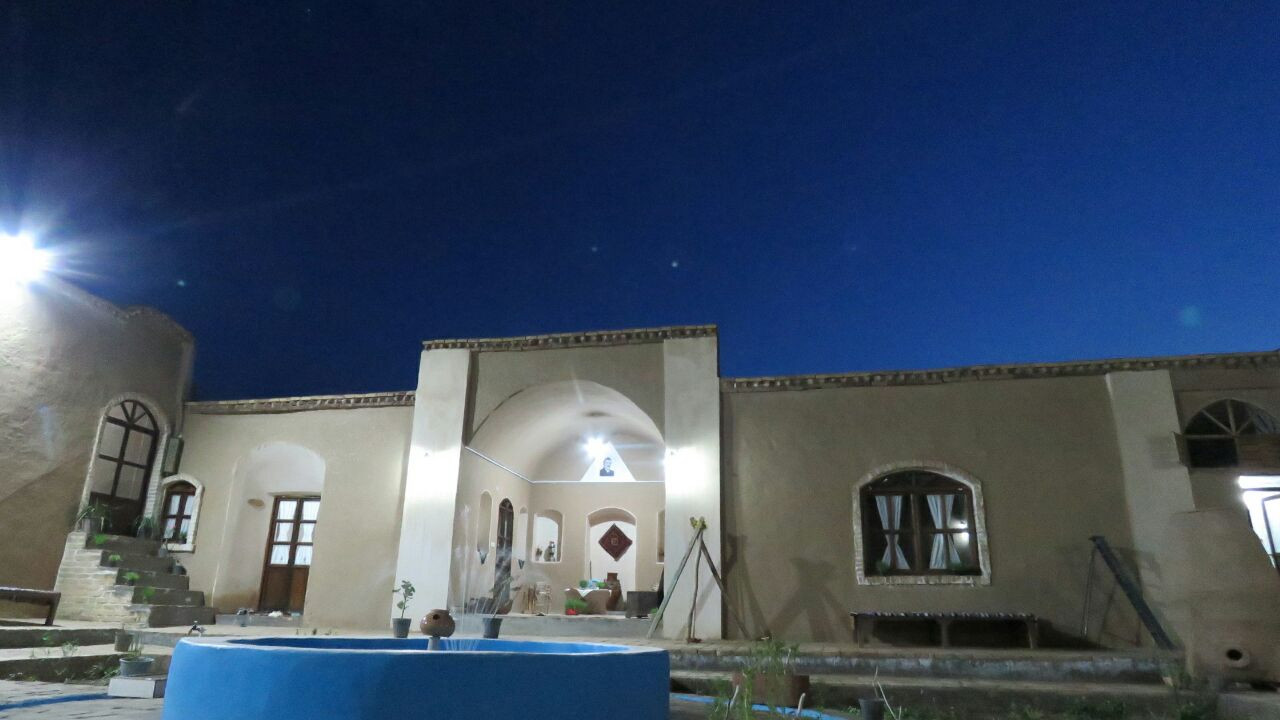 حیاط