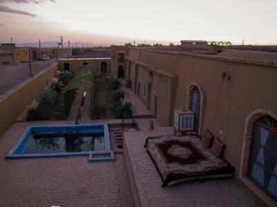 اقامتگاه"میرزا غلامحسین خان"اتاق 12متری2