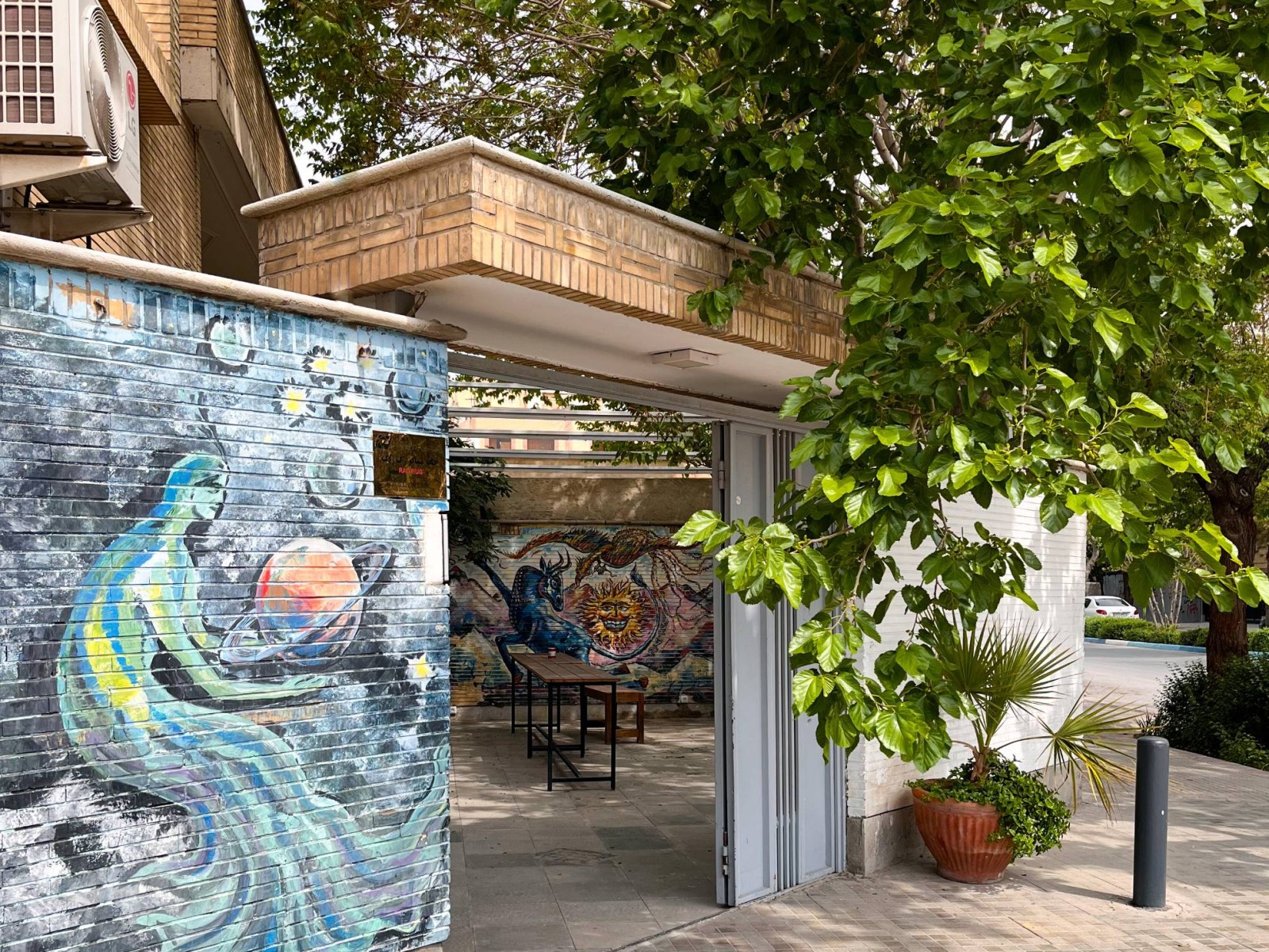 نمای بیرونی ساختمان