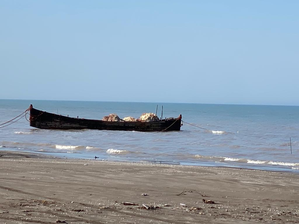 نما از کشتی صید ماهی جلو ویلا