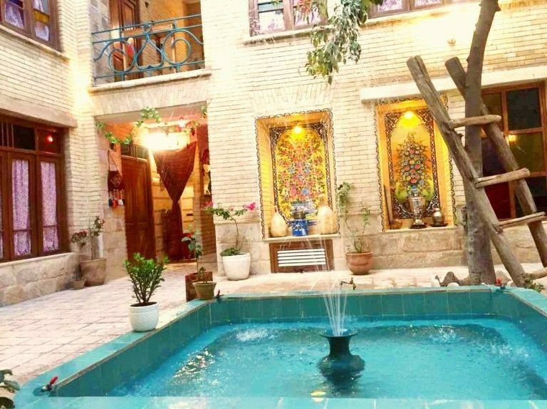 حیاط