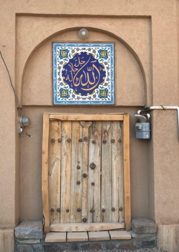 درب ورودی اقامتگاه