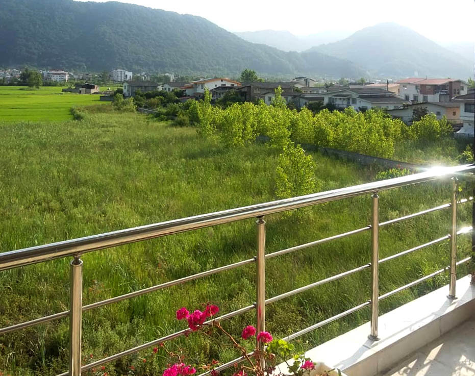 ویوی تراس در فصل تابستان