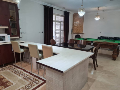 ویلاکردان استخر سرپوشیده آب گرم