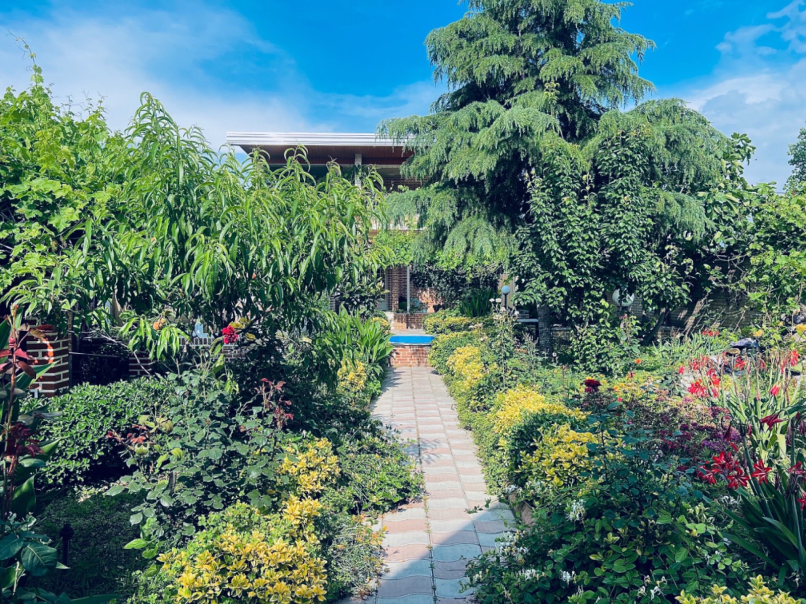 نمای بیرونی ساختمان