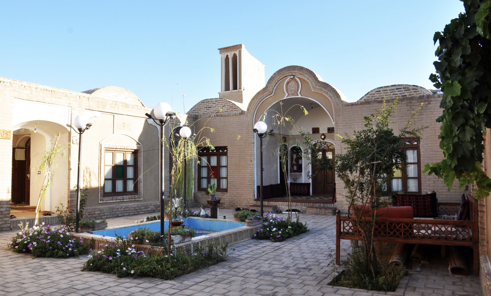 حیاط
