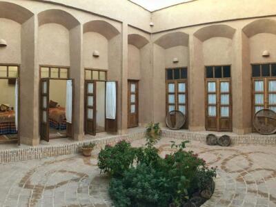 اقامتگاه بومگردی "رستم" اتاق مروارید