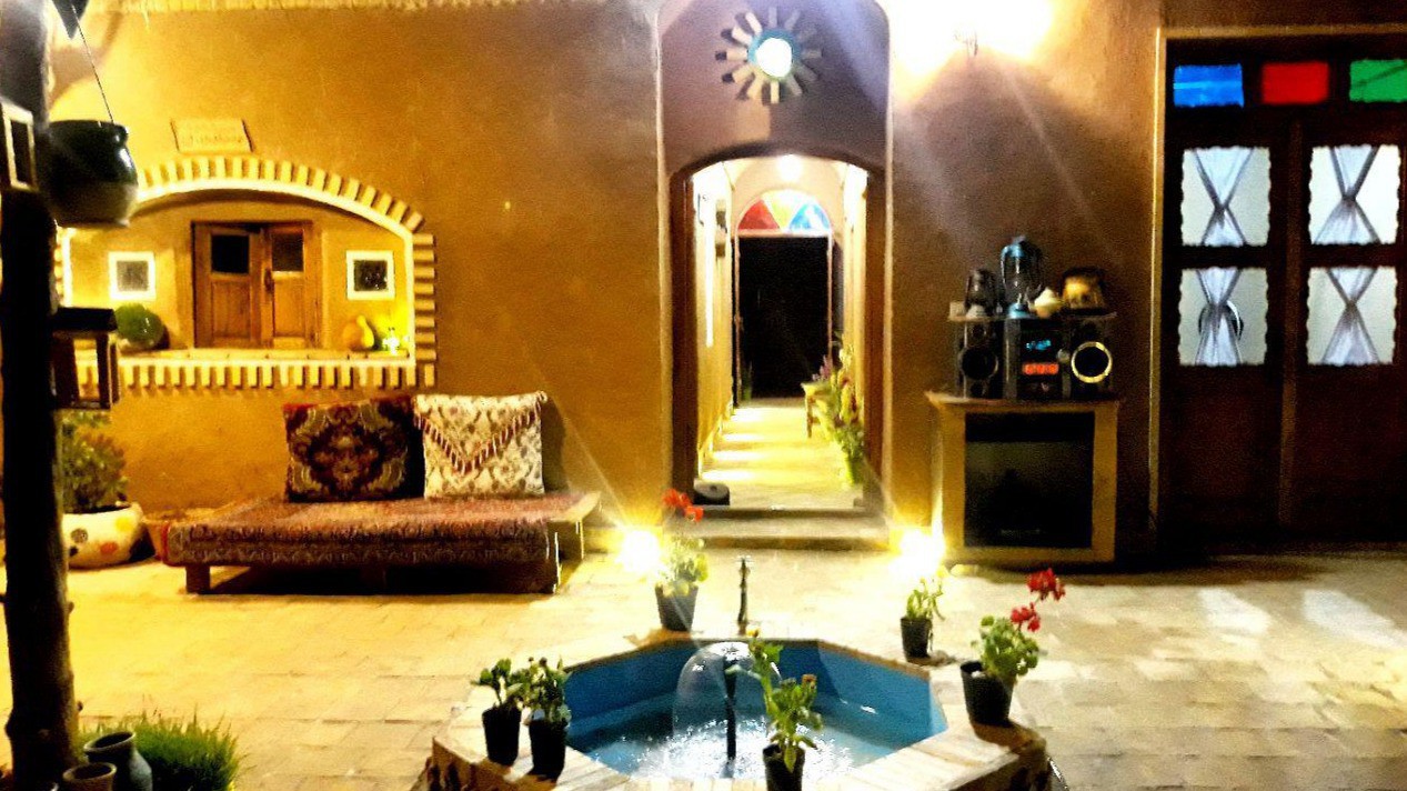 حیاط
