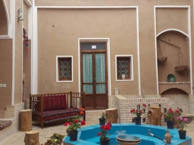اقامتگاه بومگردی "خشت و ماه" اتاق نقلی