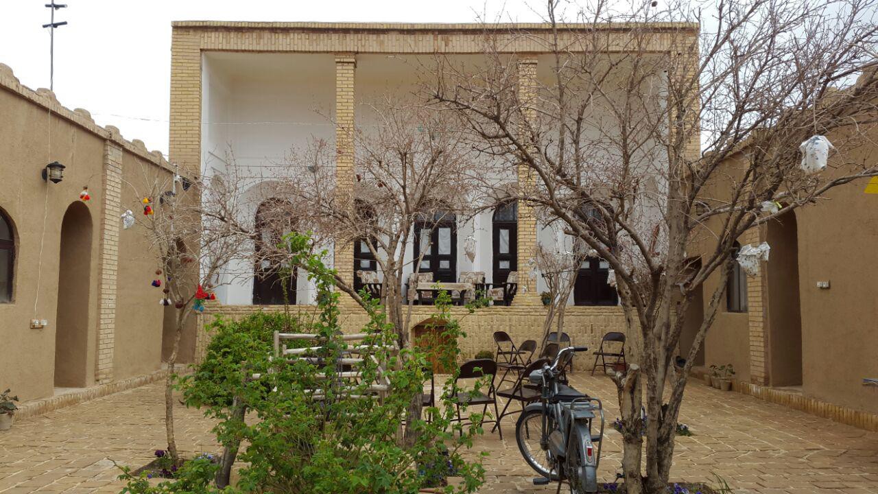 حیاط