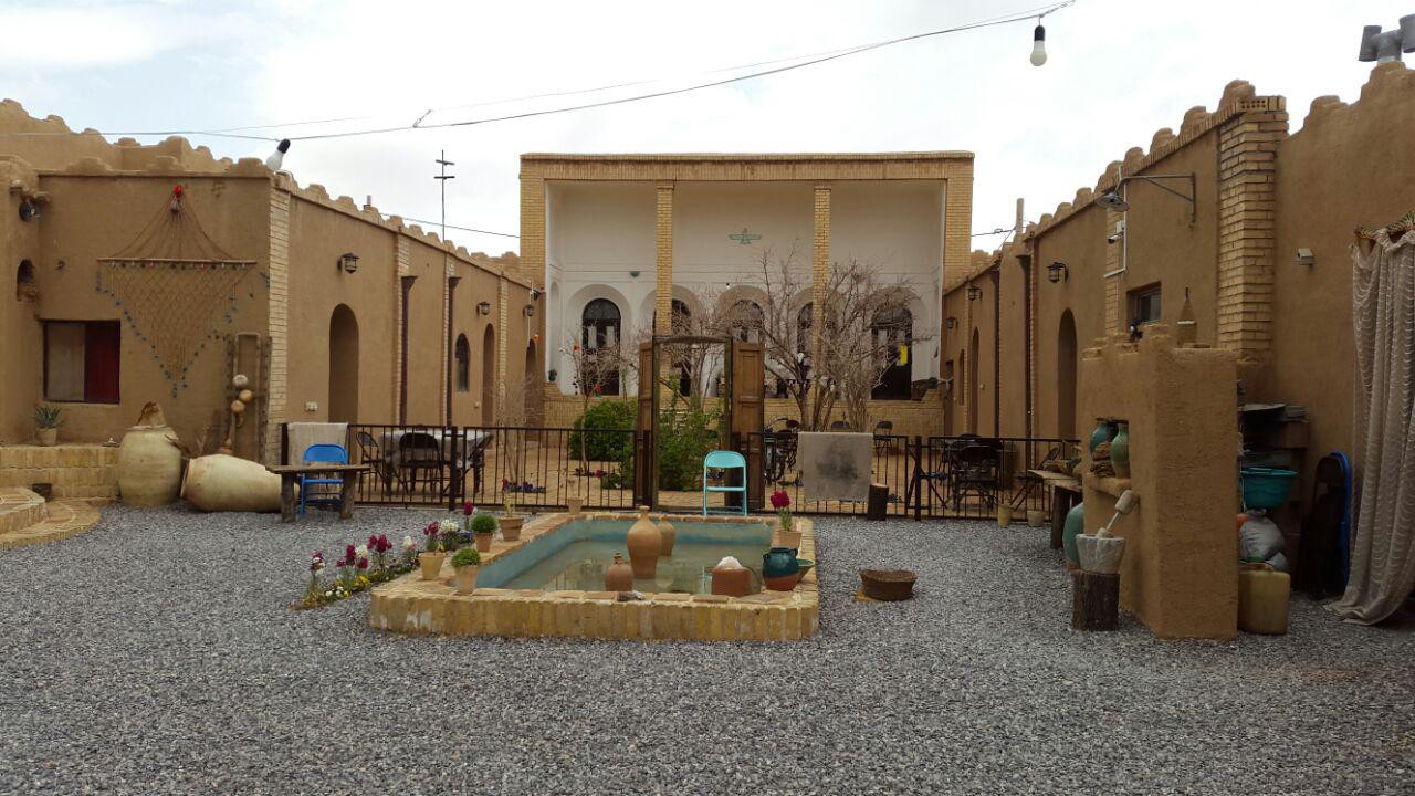 حیاط