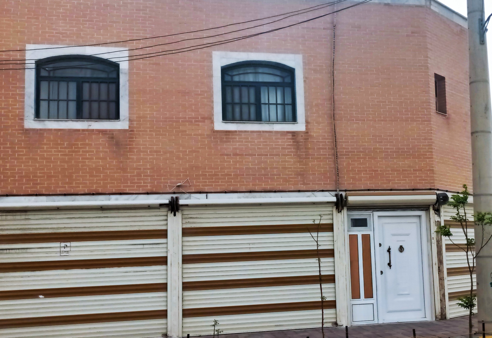 نمای در ورودی ساختمان نمای در ورودی ساختمان