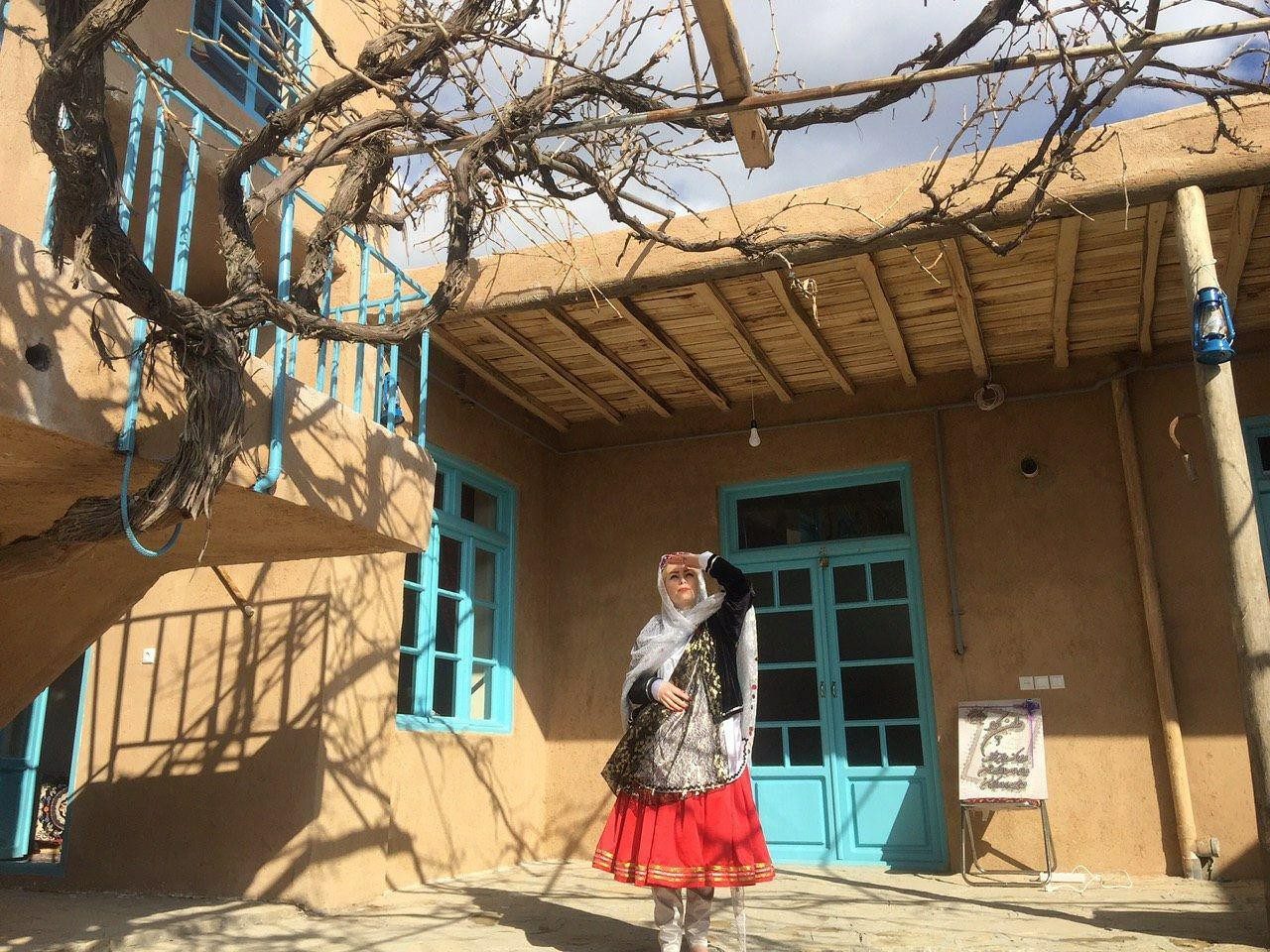 ایوان منتهی به ورودی
