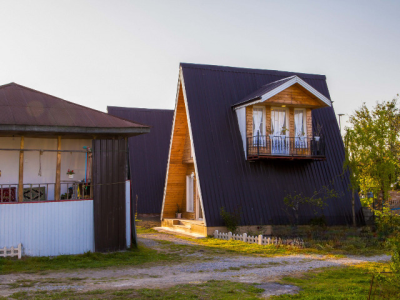 کلبه چوبی کلون با دوچرخه سواری رایگان