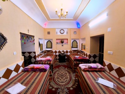 اقامتگاه بومگردی خاطره ( اتاق ترمه )