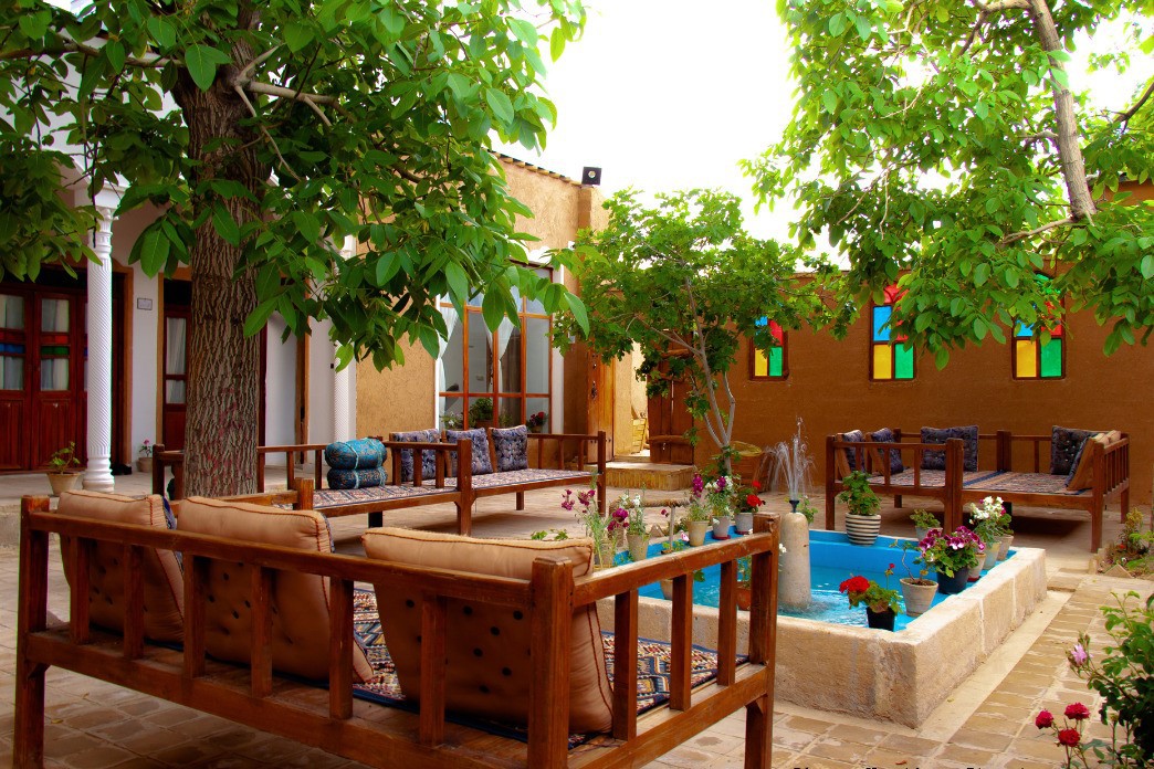 حیاط