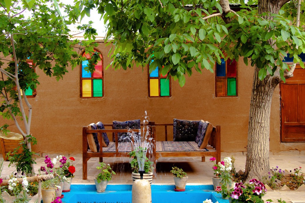 حیاط