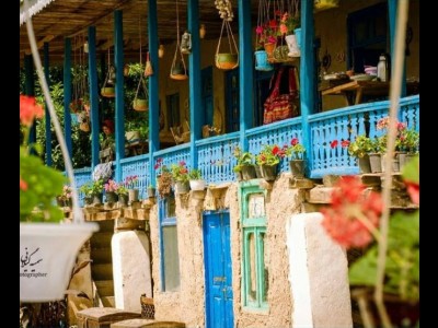 بومگردی گیلخانه، خانه روستایی با چشم‌انداز شالیزار
