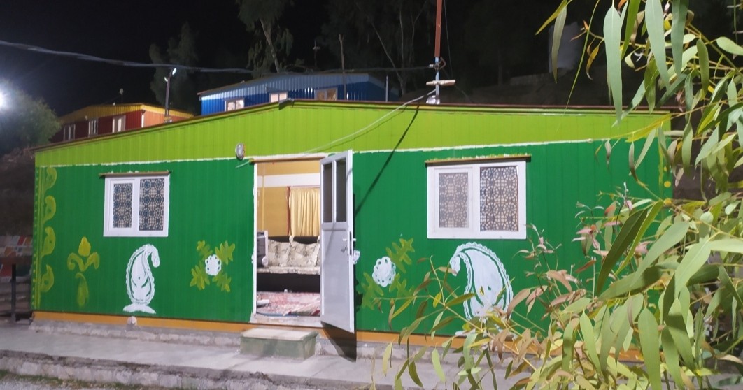 نمای بیرونی درشب