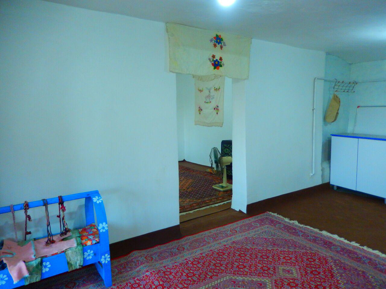 اتاق پذیرایی و آشپزخانه