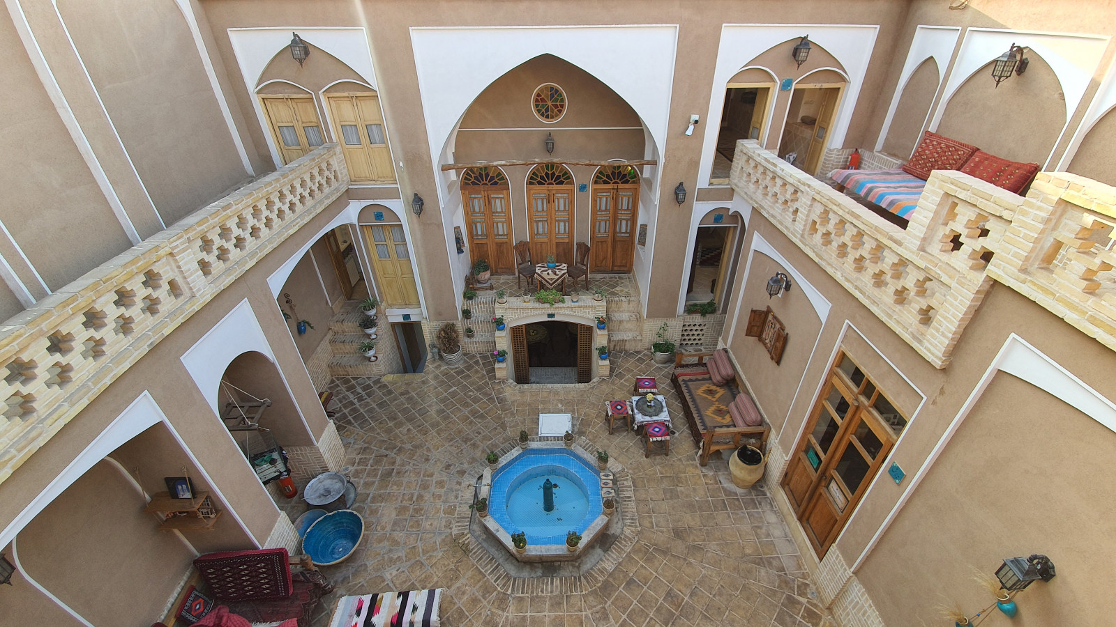 حیاط