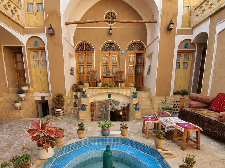 حیاط