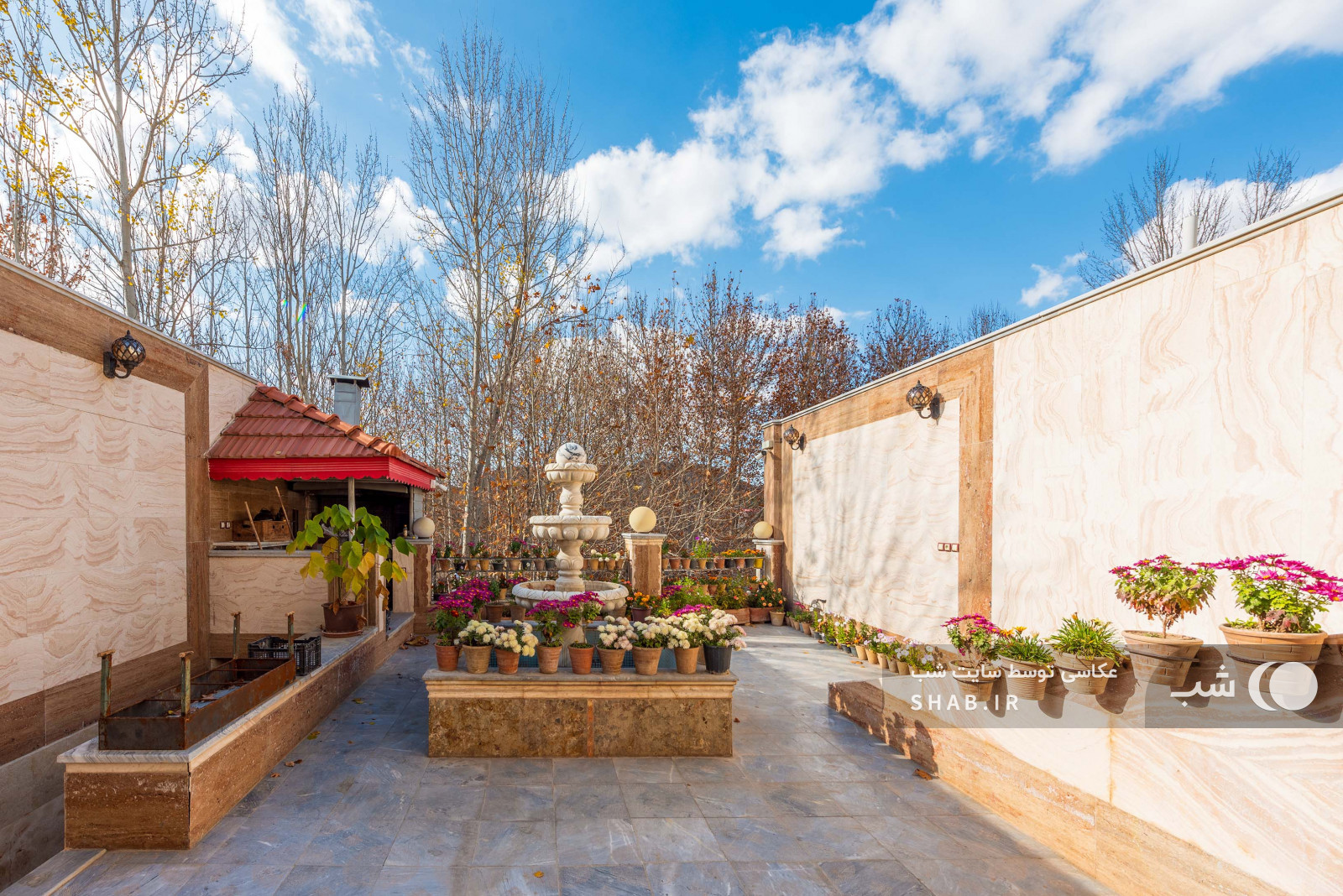 حیاط پاییزی رو به رودخانه حیاط پاییزی رو به رودخانه