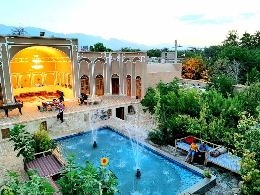 حیاط